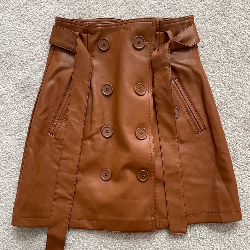 Multiple skirts - Picture 7 of 8